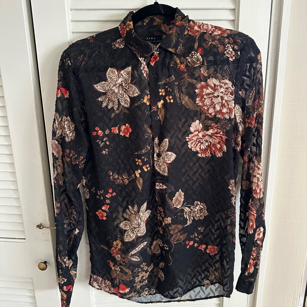 Zara Men’s Black Floral Patterned Shirt in size S